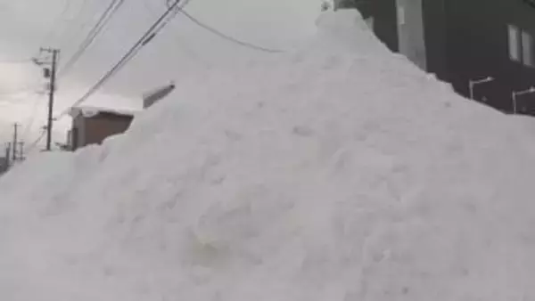 【水曜日の防犯】意外な盲点！積雪でできた雪山を足場や死角に悪用する空き巣の手口と今すぐできる防犯対策