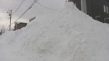 【水曜日の防犯】意外な盲点！積雪でできた雪山を足場や死角に悪用する空き巣の手口と今すぐできる防犯対策