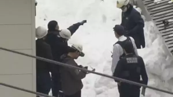 大量の落雪を目撃「凍っているところをトンカチで叩いていた」　屋根から転落、3人埋まり1人死亡　札幌