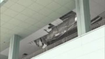 ウイングベイ小樽で屋外通路の天井が一部崩落　プラスの気温で雪庇の雪が落下　けが人なし