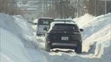 「気温上昇雪どけ進む　路面状況悪化し車が立ち往生　住宅街で屋根の雪下ろし中に雪に埋もれる事故も　札幌」の画像1