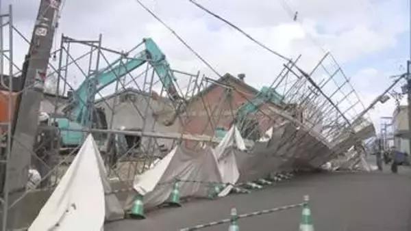 旭川市で一時約840戸停電　倉庫の解体工事現場で電柱倒壊　足場も倒れる