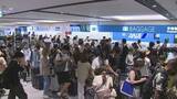 「きょうは「山の日」　プールや函館山、新千歳空港は大にぎわい」の画像1