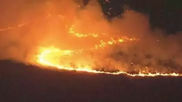 大規模な野火　夜を徹しての消火活動に　道の会見でおよそ400ヘクタール延焼明らかに　根室市珸瑤瑁