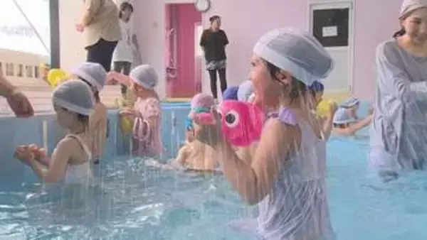 苫小牧市の幼稚園で恒例のプール開き　園児たちの歓声響く