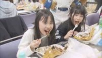 札幌の子ども食堂にWolt「青いサンタ」＆フレップがサプライズ訪問！ハンバーグ弁当など60食分を無償提供