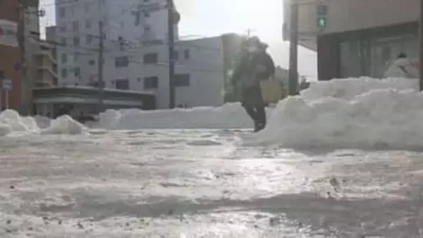 「小さな歩幅でゆっくりと」つるつる凍結路面で過去最多ペースの転倒事故　砂箱利用で防止を