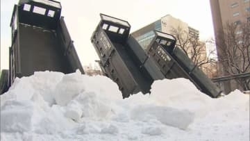「さっぽろ雪まつり」雪の輸送始まる　雪のHTB広場で安全祈願式　大雪像「会津 鶴ヶ城」制作へ