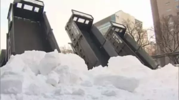 「さっぽろ雪まつり」雪の輸送始まる　雪のHTB広場で安全祈願式　大雪像「会津 鶴ヶ城」制作へ
