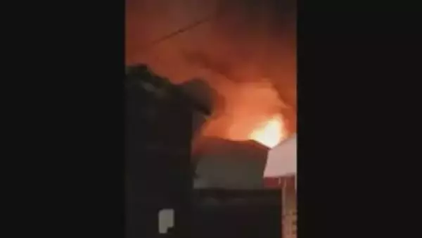 激しく立ち上る炎…「ストーブから火が出た」小樽市の木造二階建て住宅で火事