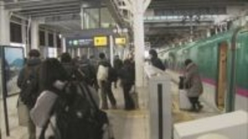 「今年は親戚全員集まる会があるので…」北海道新幹線　新函館北斗駅は帰省ラッシュのピークに