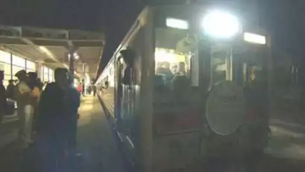 暗闇に消えゆく列車に「さようなら」の声　JR留萌線　最後の約14キロへの旅立ち　115年の歴史に幕