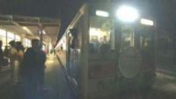 暗闇に消えゆく列車に「さようなら」の声　JR留萌線　最後の約14キロへの旅立ち　115年の歴史に幕