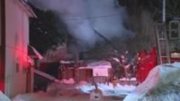 焼け跡から性別年齢不明の遺体　千歳市で未明に住宅火災