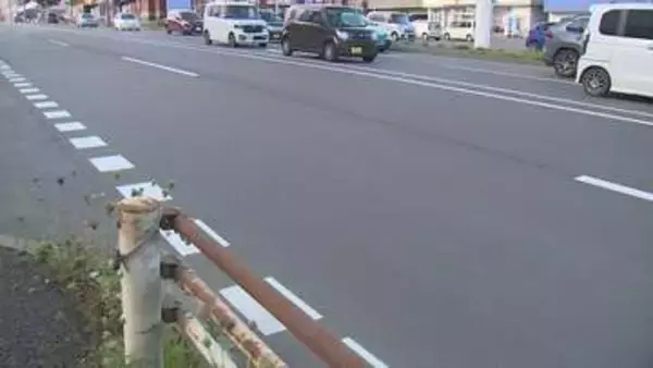 乗用車、トレーラー、修学旅行の高校生乗ったバスの3台絡む事故　北海道千歳市の道道