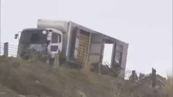 「タイヤ近くから出火した」けん引中のトラックから火　けが人なし　北海道当別町蕨岱の道央圏連絡道路