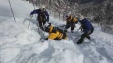 バックカントリー遭難の急増に対応　道警航空隊と道の防災航空室が合同で訓練