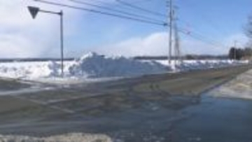 乗用車と軽乗用車が衝突　軽乗用車運転の21歳の女子大学生が死亡　一時停止の標識