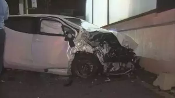 右・直の事故か　乗用車同士が衝突　双方の男性運転手が病院搬送　函館市