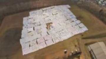 胆振・安平町　追分高校グラウンドに“世界一大きな絵”　地元アーティストに学校や企業も協力