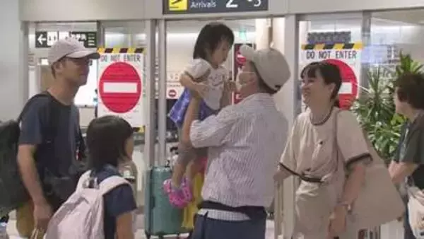 お盆の帰省ラッシュ始まる　新千歳空港は多くの利用客で賑わう