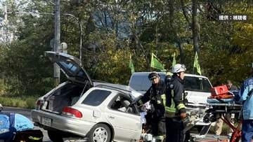 【速報】乗用車とトラックの事故で高齢男性3人けが　北海道月形町の国道275号　現場周辺で交通規制