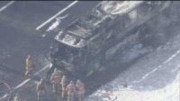 「ドンドンという爆発音」道央道で炎上　札幌から新千歳空港行き連絡バス　エンジンから出火の可能性