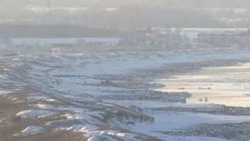 【速報】オホーツク・小清水町の海岸で、流氷に乗った男性2人が一時流される　救助され意識あり