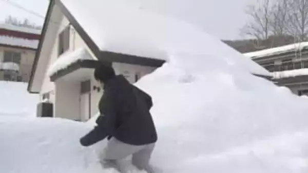 「足元だけでなく頭上も注意して歩いて」小樽市職員が新学期を前に通学路をパトロール