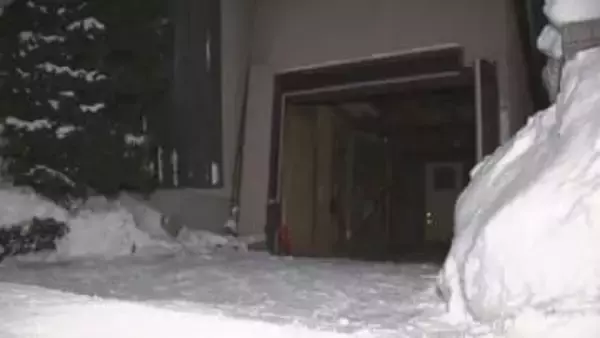 道内　雪下ろし中の落下事故相次ぐ　屋根の上に残されたスノーダンプ…除雪作業中に落下か　70代男性死亡