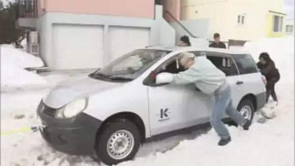 連休最終日 車が次々スタック「どの道もひどい」道内ポカポカで大雪融けて道路ぐしゃぐしゃ