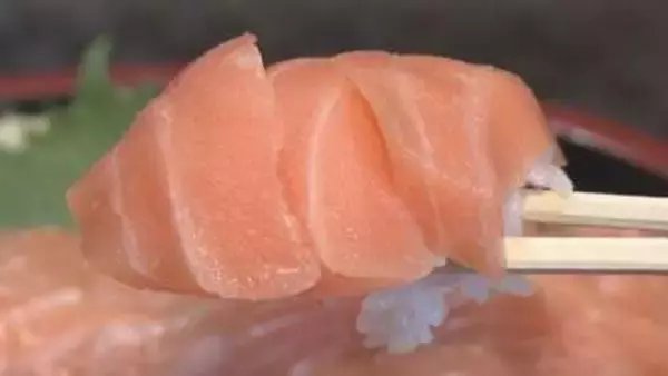 中東情勢の悪化で海外産サーモン高値に悲鳴　輸送費急騰で仕入れ値1〜2割上昇　海鮮丼専門店「値上げ検討」