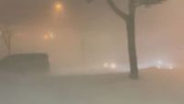 「雪が顔に突き刺さってくる！」非常に強い風と雪　低気圧の通過で北海道は大荒れ　明日も要注意！