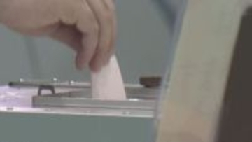 衆院選 期日前投票が始まる　準備期間短く入場券の発送遅れる自治体も　入場券なしでも投票可能