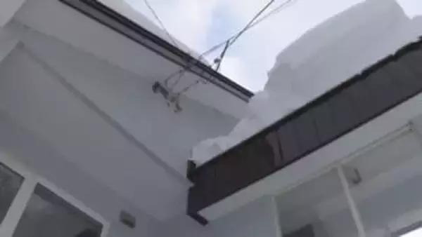 教員用住宅の屋根の雪下ろし中に男性職員が落下し死亡　安全ベルトのロープを固定する前に転落か　美深町