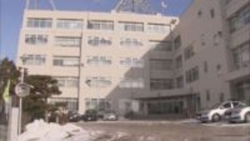 床に放置された常連客の死因は「急性アルコール中毒」と判明　函館飲食店・経営者を逮捕送検