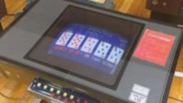 「賭け事を客にさせていた」ゲーム喫茶で賭博か　経営者ら逮捕　レトロなゲーム機など押収　旭川