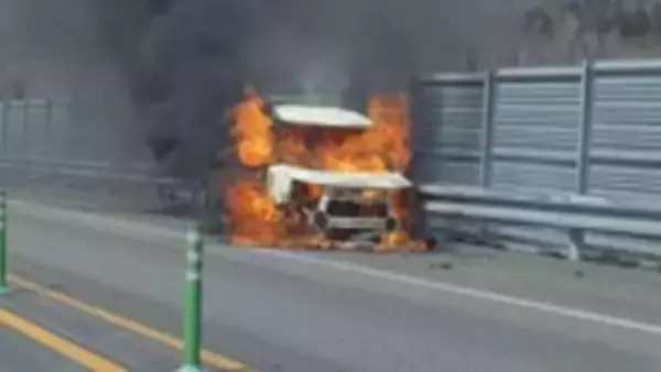 「車が燃えている」道東道下り・占冠IC～トマムIC間　走行中に違和感を感じて路肩に停車中に