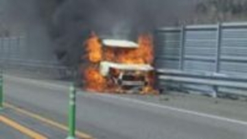 「車が燃えている」道東道下り・占冠IC～トマムIC間　走行中に違和感を感じて路肩に停車中に