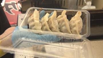 全国各地のユニーク餃子が集結　北広島市のFビレッジで「クラフト餃子フェス」開幕　すべて1皿800円
