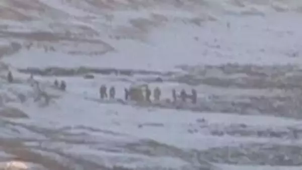 オホーツク・小清水町の海岸で、流氷に乗った男性2人が一時流される　救助され意識あり