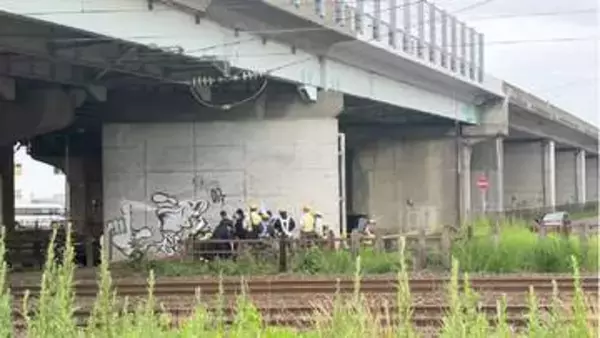 【運転再開】函館線、桑園駅・手稲駅間上下線での一時運転見合わせ　看板が燃えているのを運転士が発見