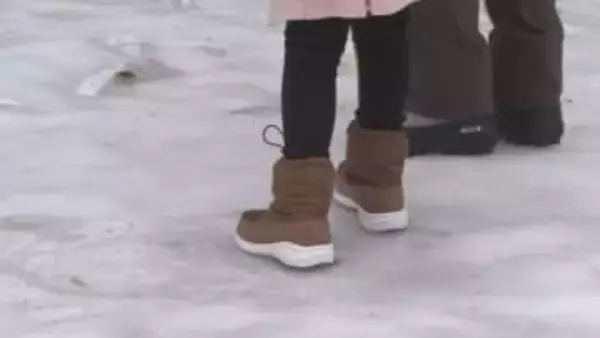 北海道内各地で気温上昇　つるつる路面に関西からの来道者「転んだ」…夜にかけても転倒や落雪に注意