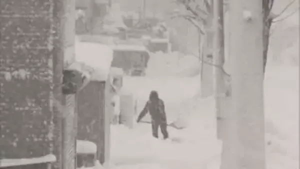 雪でアパートに閉じ込められた人も…除雪も追いつかず車がスタック スポーツ施設の屋根も 道内各地で雪被害