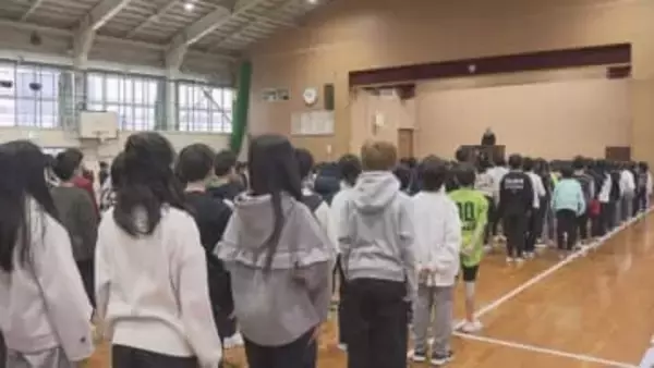 「お年玉いっぱいもらってガチャガチャいっぱい回す」札幌市内の小中学校で一斉に終業式