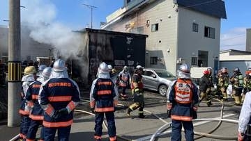 「物置から火が出ている」と消防に通報　旭川市の住宅街で物置が焼ける火事