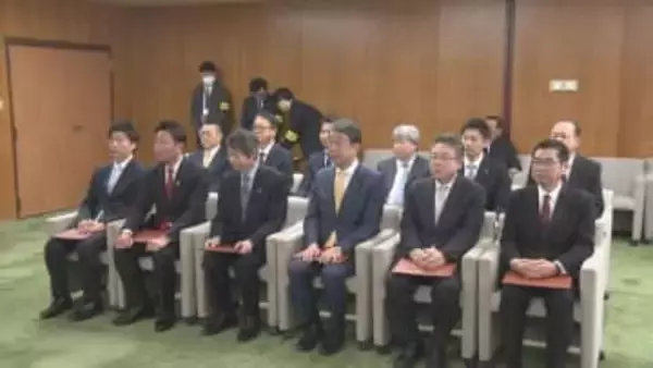 衆議院議員選挙　北海道選挙区の当選者12人に当選証書を付与