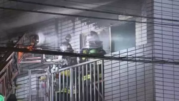 札幌市東区の4階建てアパートで火事　アパートに住む30代の女性が煙を吸って病院に搬送される