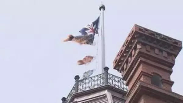 八角塔でスイスイ！ 道庁赤れんが庁舎にこいのぼりが登場！ 子どもたちの健やかな成長を願って