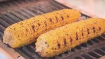 香ばしさに誘われて「甘い！」タレが進化　名物「とうきびワゴン」登場　さっぽろ大通公園